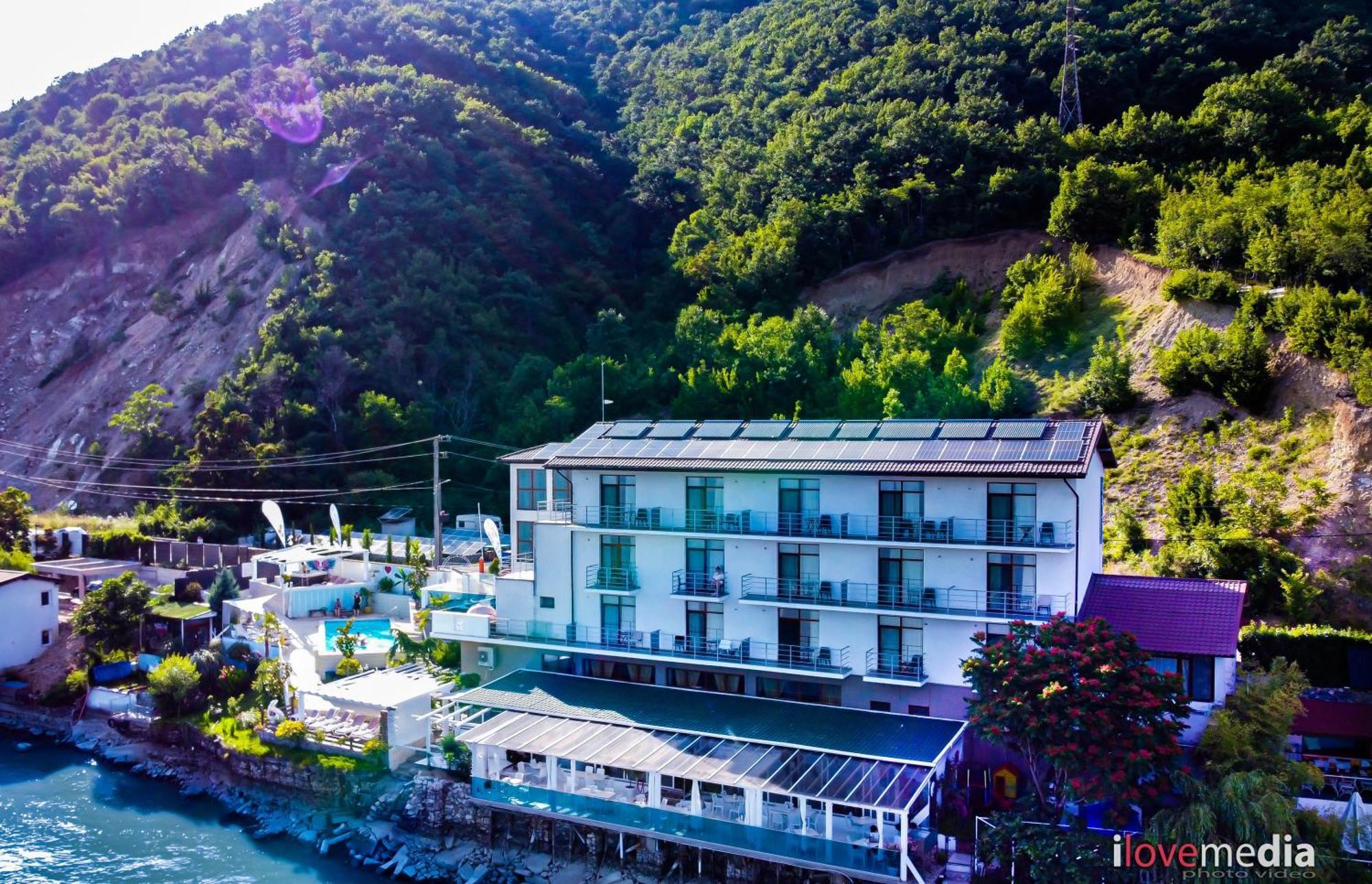 Riviera 990 - Resort&Restaurant Ieşelniţa Exterior foto